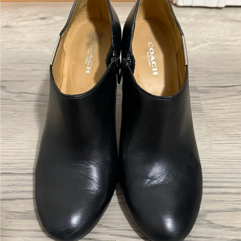 Coach Black Leather Ankle Booties Womens Size 7 Side Zip Heel Classic Pumps